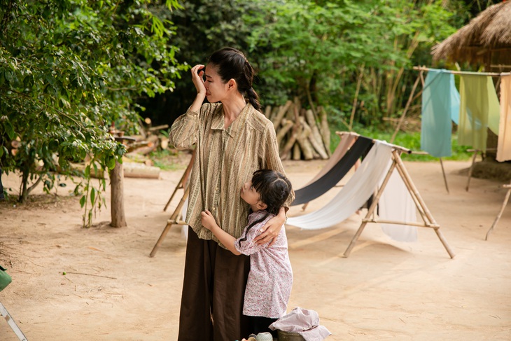 Trịnh Đình Quang bất ngờ tung MV bi tráng đóng cùng Lan Thy- Ảnh 12.