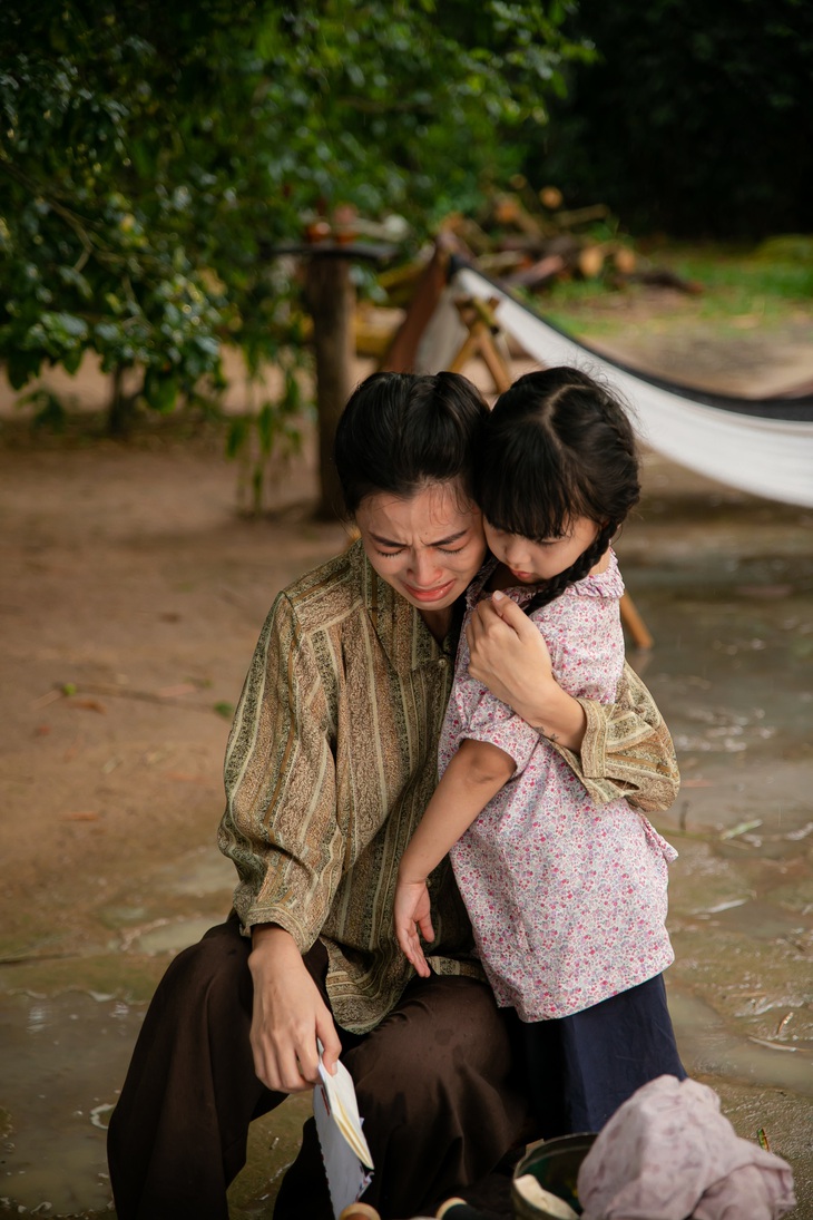 Trịnh Đình Quang bất ngờ tung MV bi tráng đóng cùng Lan Thy- Ảnh 11.