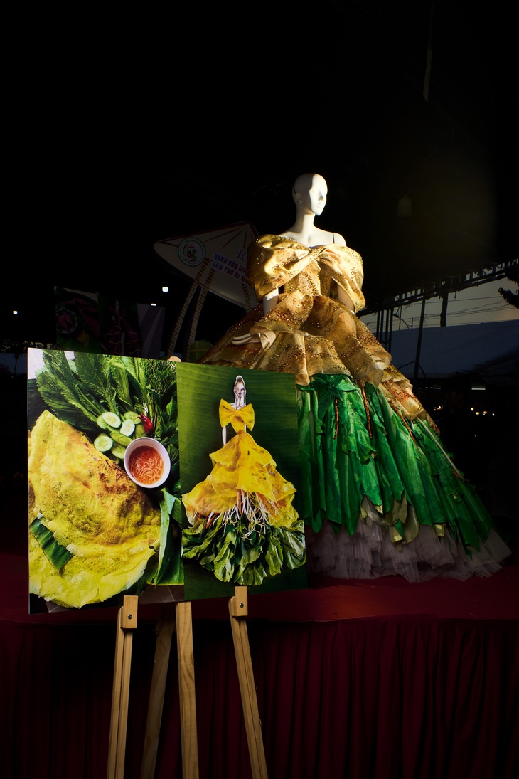 Là nhà thiết kế gây ấn tượng mạnh mẽ bởi bộ sưu tập các thiết kế mini từ các món bánh dân gian cùng nhiều bộ sưu tập mang cảm hứng từ những nét văn hóa truyền thống, Nhà thiết kế Nguyễn Minh Công đã được tin tưởng trao cương vị là đại sứ truyền cảm hứng đồng hành cùng Lễ hội bánh dân gian Nam Bộ năm nay.