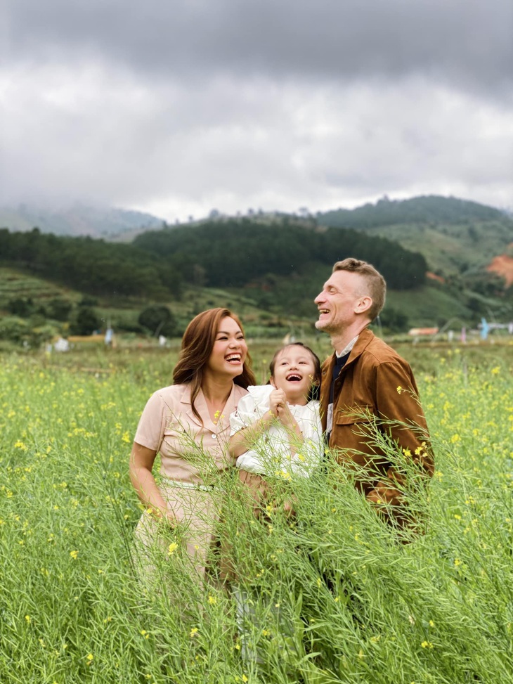 Gia đình hạnh phúc luôn tràn ngập tiếng cười của Phương Vy. 