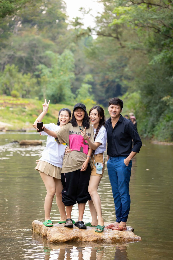 Các diễn viên trong phim cũng có mặt trong chuyến đi