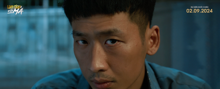 Hoài Linh vào vai người cha khắc khổ của Tuấn Trần trong 'Làm giàu với ma'- Ảnh 1.