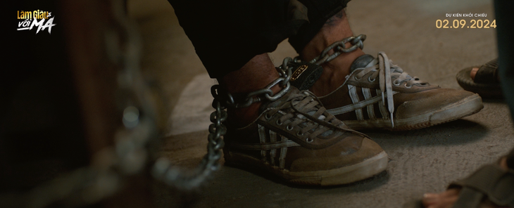 Hoài Linh vào vai người cha khắc khổ của Tuấn Trần trong 'Làm giàu với ma'- Ảnh 5.