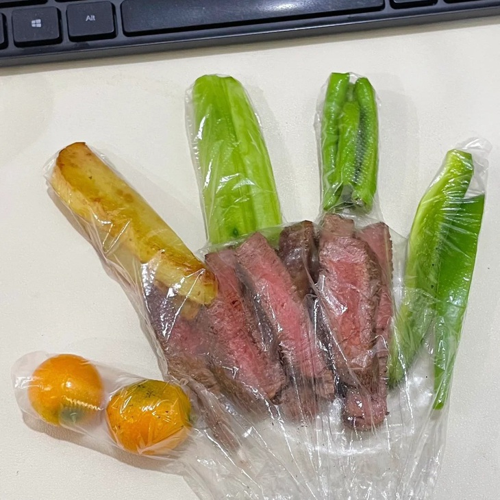 Trong cái khó ló cái... kỳ lạ.