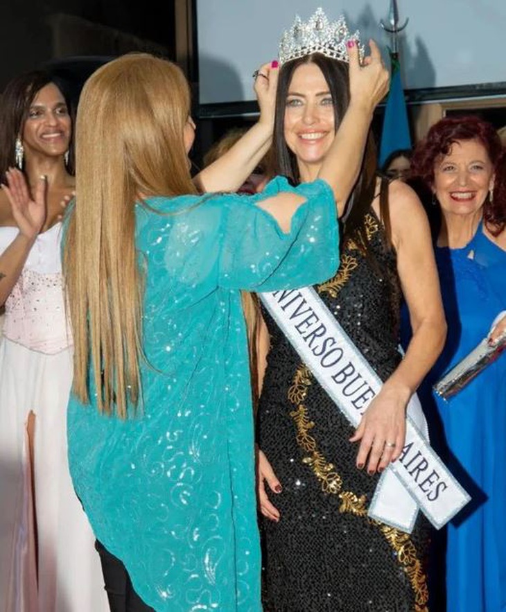 Alejandra Rodríquez đăng quang hoa hậu ở tuổi 60.
