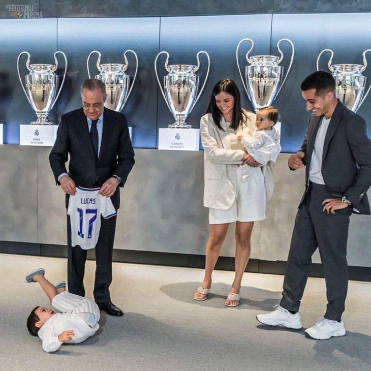 Phần bố bên phải phần con bên trái. 