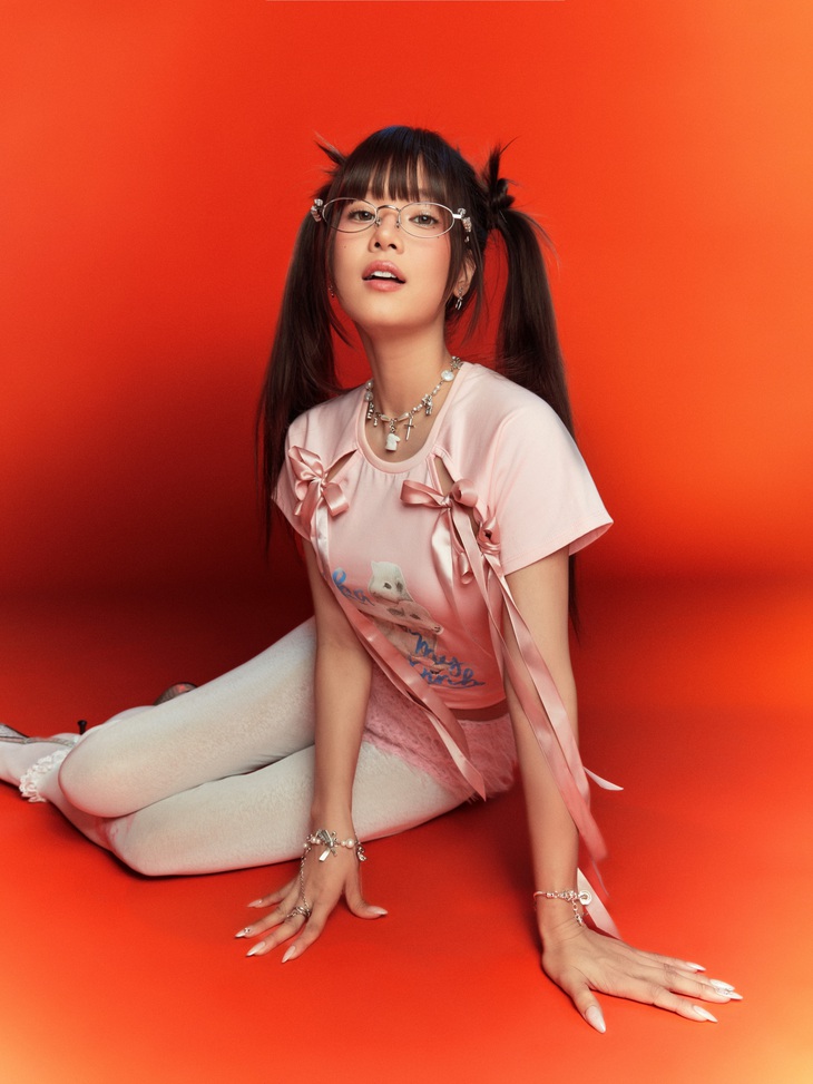 Sản phẩm 'Sốc nhiệt' đánh dấu sự trở lại đường đua âm nhạc của Hoàng Yến Chibi hứa hẹn sẽ khuấy đảo mùa hè 2024.