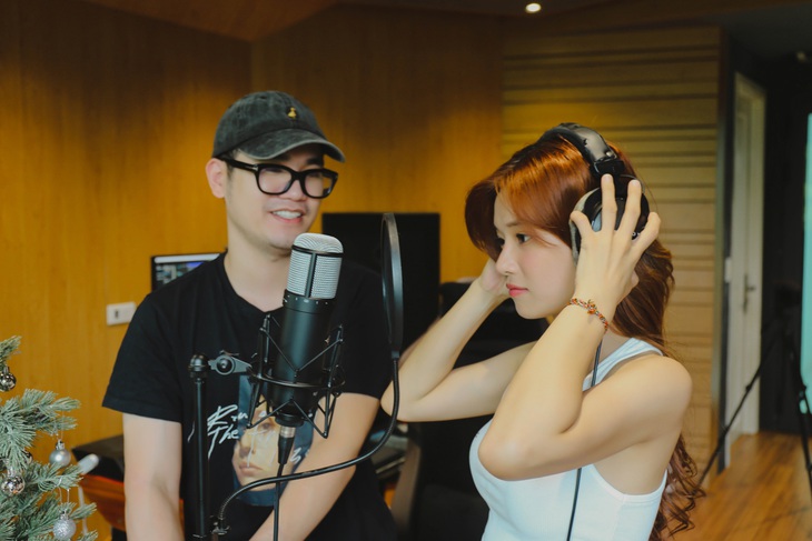 Sốc nhiệt là sản phẩm tiếp theo Hoàng Yến Chibi kết hợp với nhạc sĩ Khắc Hưng   kể từ sau Ừ em xin lỗi và Đào đâu ra người như anh.