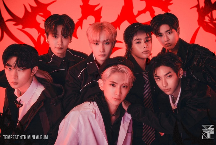 Nhóm nhạc TEMPEST, có thành viên người Việt Hanbin - Ngô Ngọc Hưng (hàng dưới, phải).
