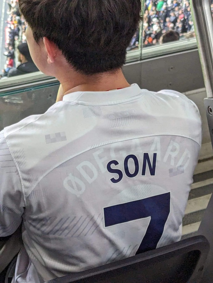 Là người Hàn Quốc nhưng lỡ là fan của Arsenal. 