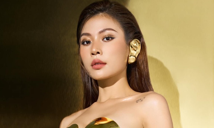 Nhiều đường nét trên gương mặt Minh Tú được nhận xét khá giống với Chúng Huyền Thanh