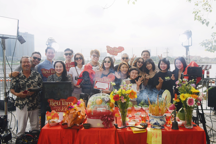 Đoàn làm phim Tiểu tam không có lỗi? trong buổi cúng khai máy 