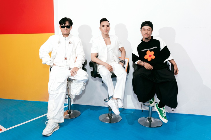 &nbsp;Ba nhà thiết kế Việt Nam: Tuấn Trần - Hà Nhật Tiến - Ngô Mạnh Đông Đông.