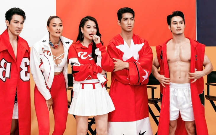 Trương Ngọc Ánh diện như nữ sinh, hội ngộ dàn sao Thái