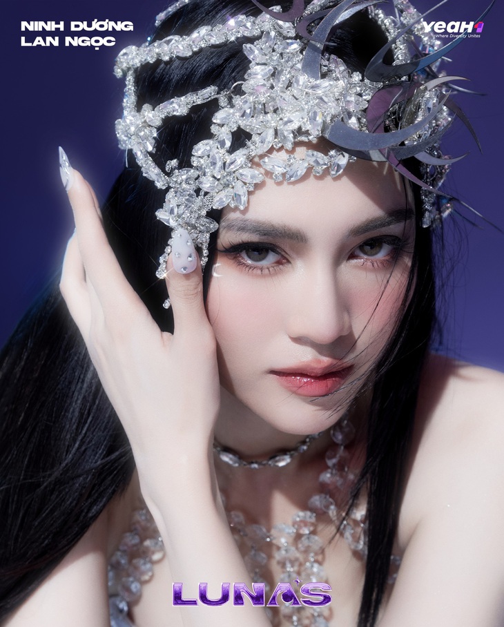 Mảnh ghép cuối cùng của LUNAS là Ninh Dương Lan Ngọc. Cô nàng thử sức chính mình và dang rộng đôi cánh để trở thành một mảnh hoàn hảo trong LUNAS. Với hình tượng được lấy cảm hứng từ nàng Urania, bản thân Ninh Dương Lan Ngọc cũng có sự giao thoa mạnh mẽ của nàng (U) trong tính cách và nghệ thuật. 