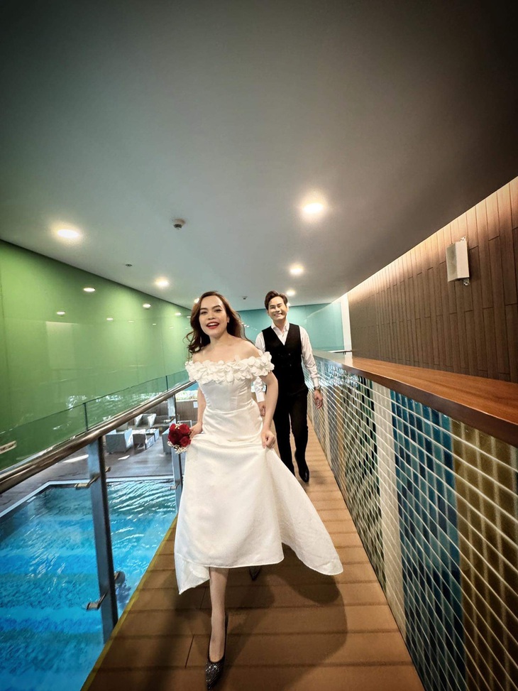 Có thể thấy sau nhiều năm bên nhau, Hồng Phúc và Quỳnh Phượng là cặp đôi đẹp trong giới showbiz. Họ không chỉ thành công ở lĩnh vực mình chọn mà còn có tổ ấm viên mãn với “đủ nếp đủ tẻ”.