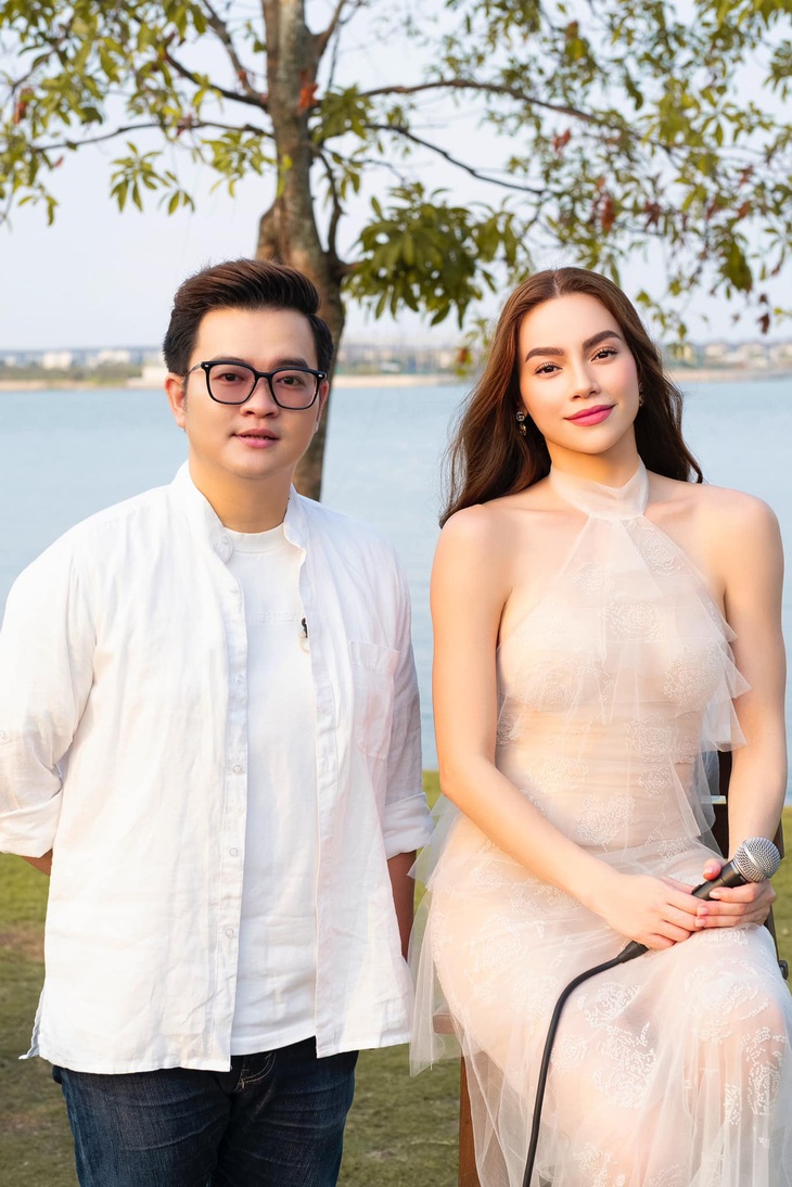 Nhạc sĩ Nguyễn Minh Cường đã gửi gắm bài hát chủ đề của album vào giọng hát nội lực, đầy cảm xúc của nữ ca sĩ Hồ Ngọc Hà