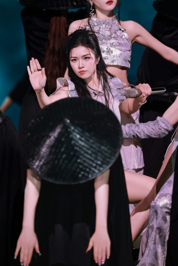 Suni Hạ Linh phô diễn kỹ năng hát - rap - nhảy cực 'chất' tại Đạp gió 2024- Ảnh 4.