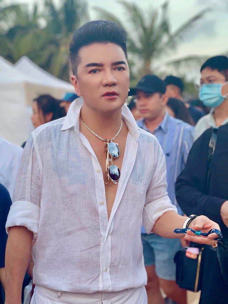 Đàm Vĩnh Hưng xuất hiện từ sớm để ủng hộ Mỹ Tâm