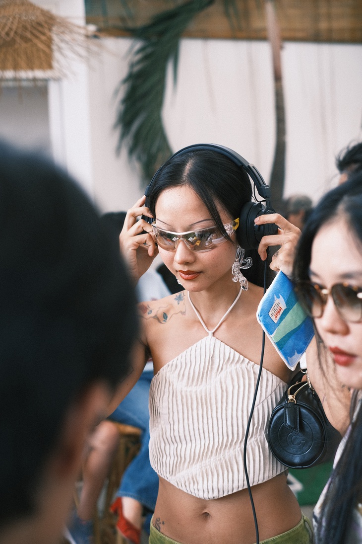 Suboi đến nghe album của Datmaniac