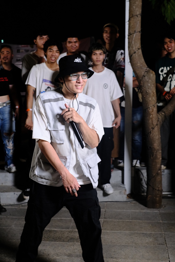 Ra mắt album 'Sao đủ để bao phủ', rapper Datmaniac truyền thông điệp nâng cao ý thức bảo vệ môi trường thiên nhiên