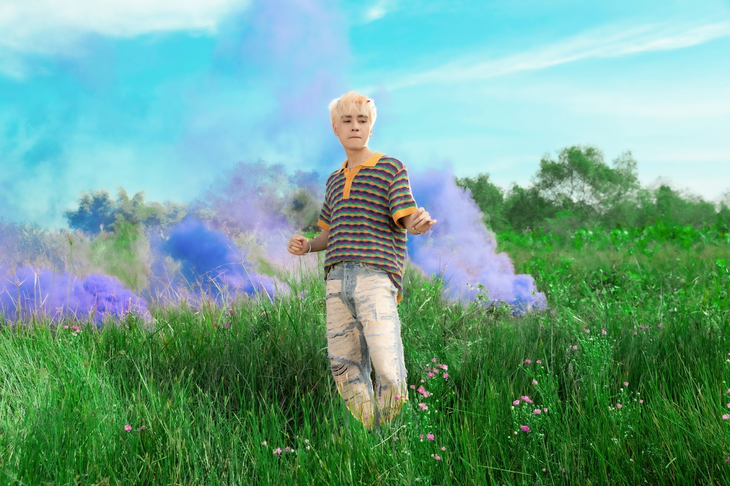 Bối cảnh thiên nhiên được dàn dựng kỹ lưỡng từng chi tiết và bố trí hoàn toàn ngoài trời.