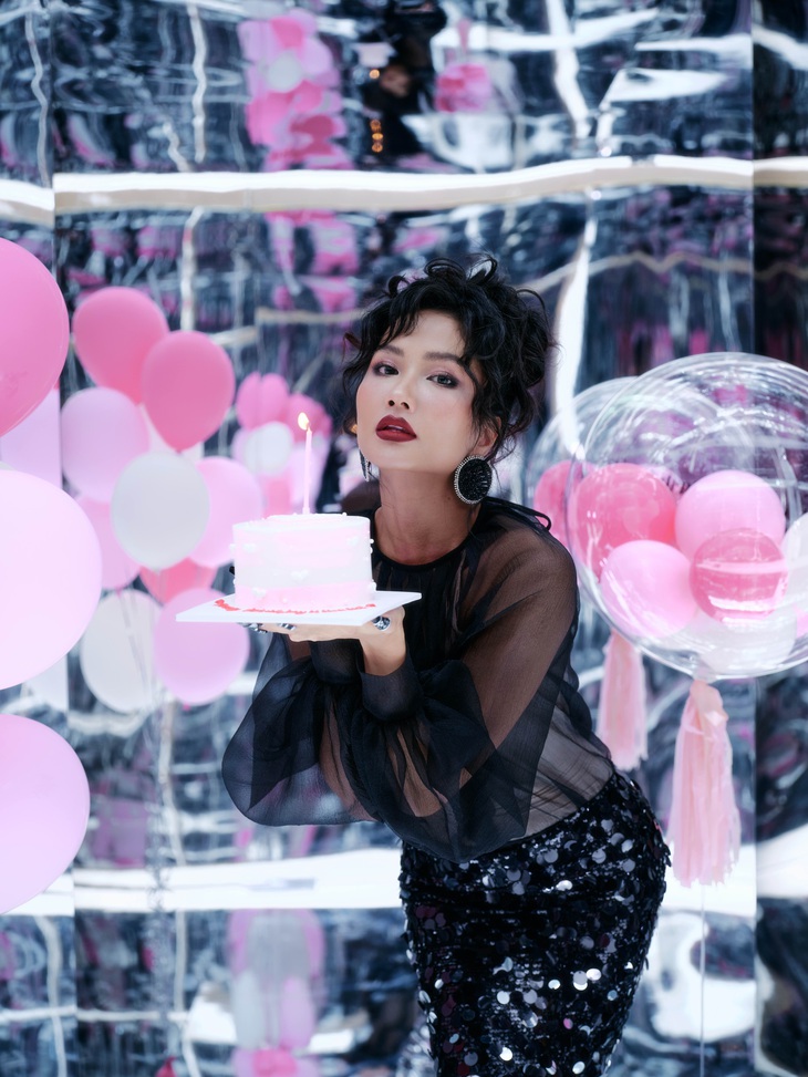 H’Hen Niê nhận quà đặc biệt trong ngày sinh nhật- Ảnh 3.