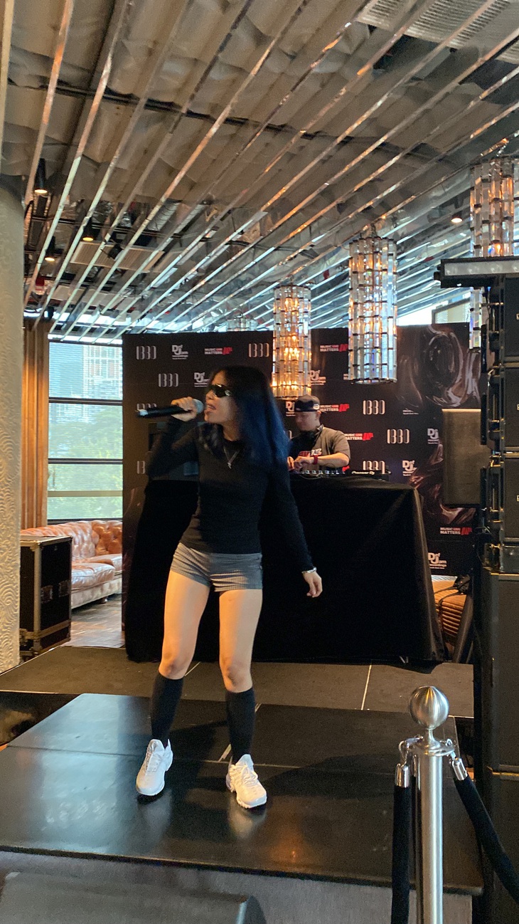 Liu Grace diễn tập ca khúc Lucki cho đêm diễn “The Get Down”