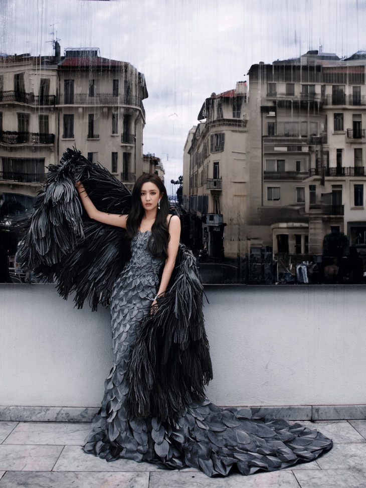 Đồng Lệ Á khoe sắc vóc hoàn hảo tại thảm đỏ Liên hoan phim Cannes. Được biết, đây là lần đầu tiên cô đến thảm đỏ danh giá naày