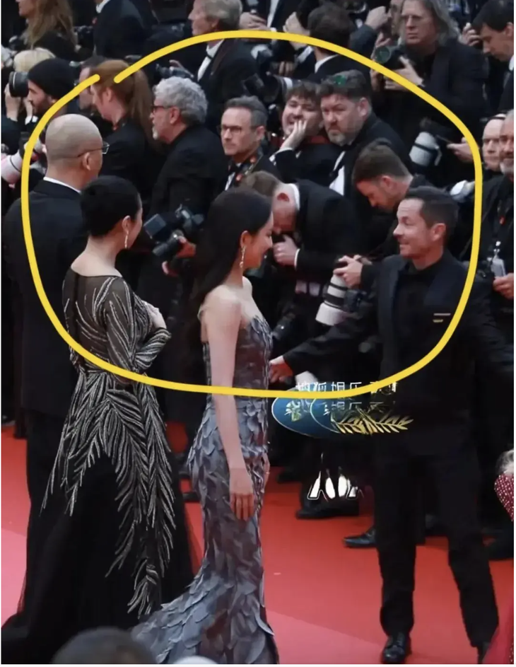 Cánh phóng viên, nhiếp ảnh không mấy mặn mà với việc xuất hiện của Đồng Lệ Á