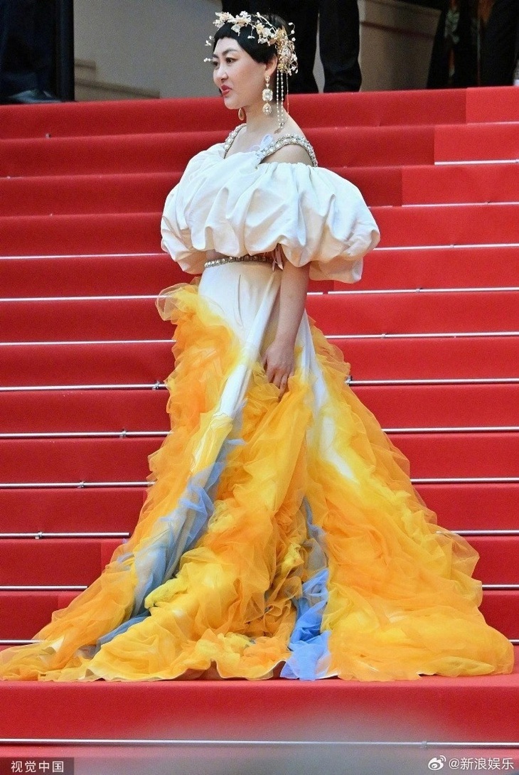 Tạo hình như tô binsu xoài của nhóm người vô danh khiến nhiều người phải lắc đầu ngán ngẩm.