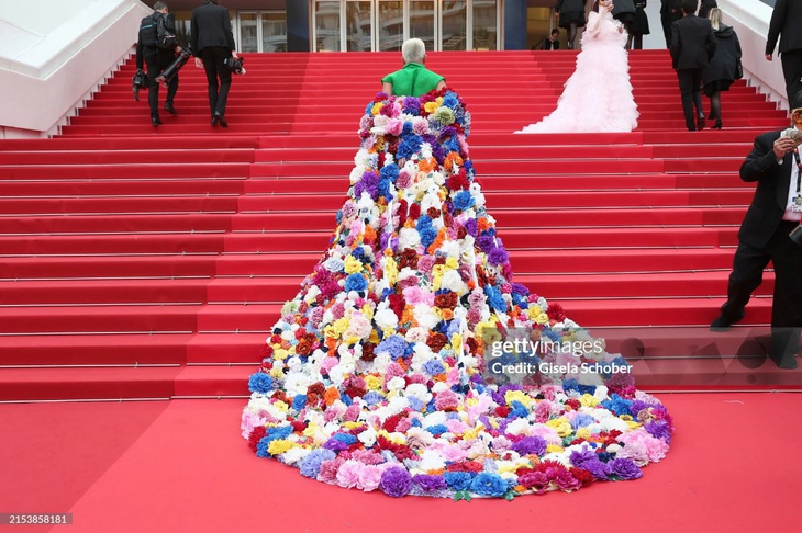 Vì nhà thiết kế thời trang Men Seyha đã gom cả một 