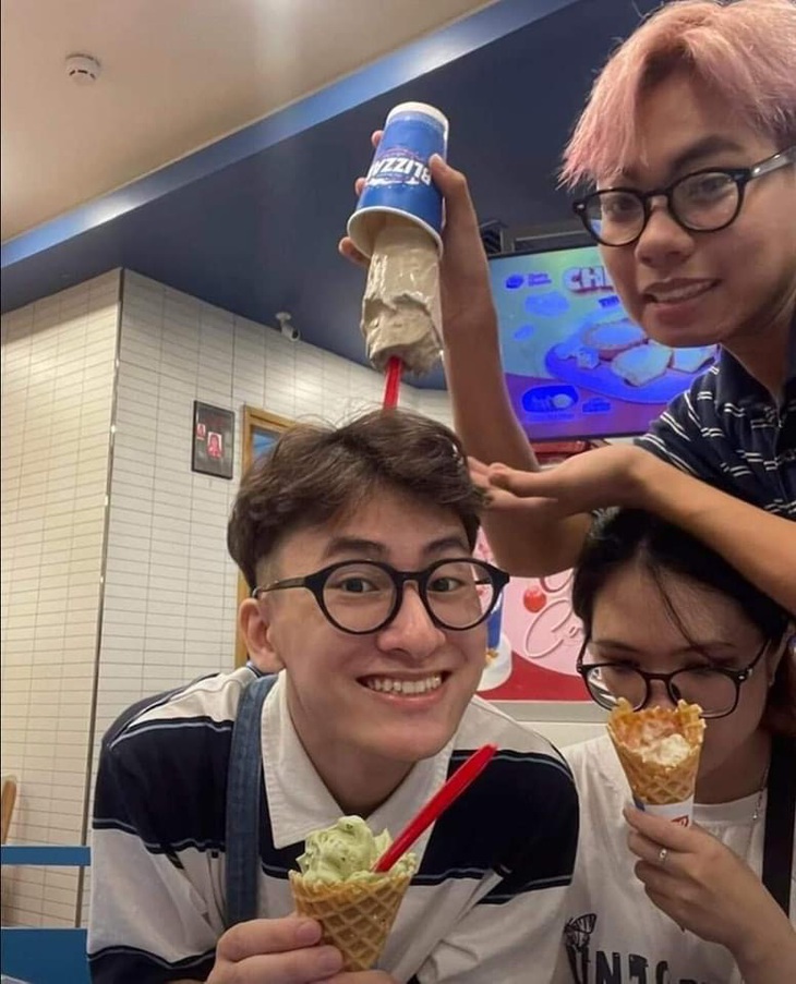 Một giây trước khi tai họa ập đến.