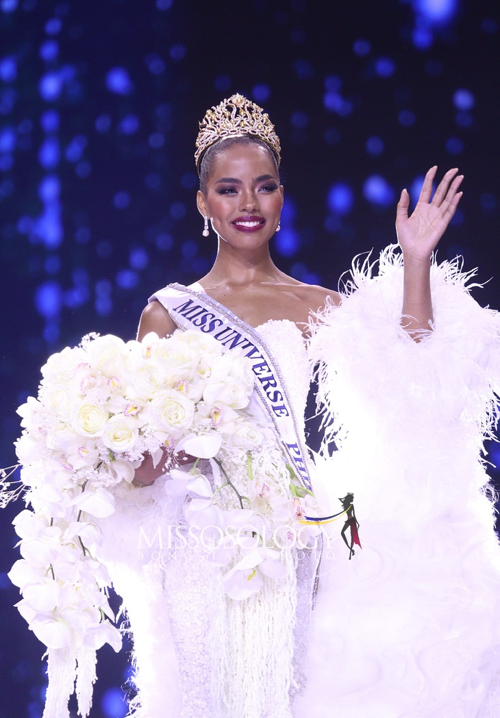 Chelsea Manalo - tân Hoa hậu Hoàn vũ Philippines - 24 tuổi. Cô là người Mỹ gốc Philippines. Chelsea Manalo đến từ Bulacan và đã tốt nghiệp một trường cao đẳng du lịch.