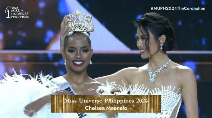 Để chị đeo cho cưng nha...