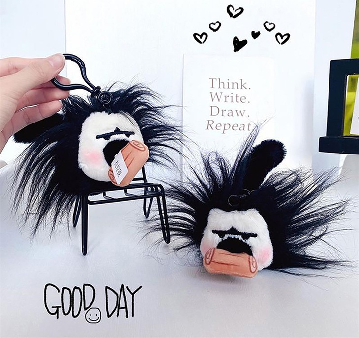 Nhiều shop đã "bắt trend" tạo nên những chú khỉ saki ngộ nghĩnh bằng bông. 