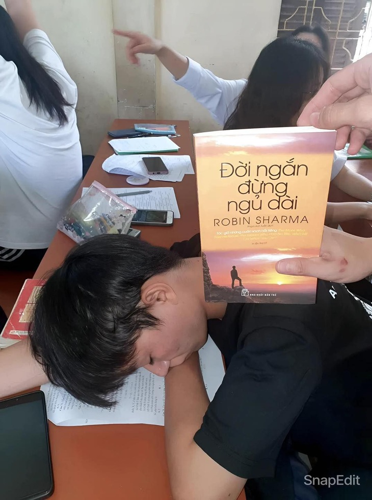 Dậy đi em đừng ngủ dây dưa... 