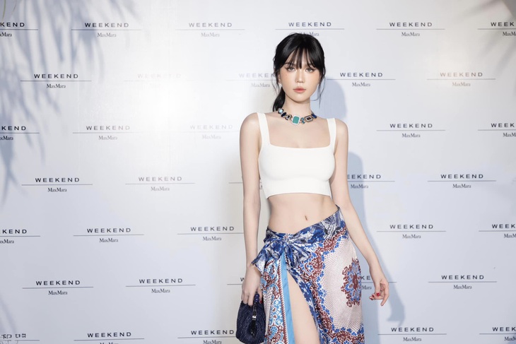 Ngọc Trinh bỗng 'hóa đá' khi gặp trai Tây- Ảnh 1.