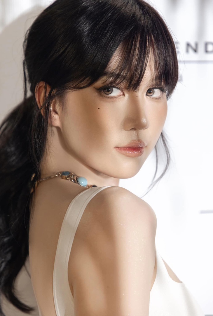 Ngọc Trinh bỗng 'hóa đá' khi gặp trai Tây- Ảnh 4.