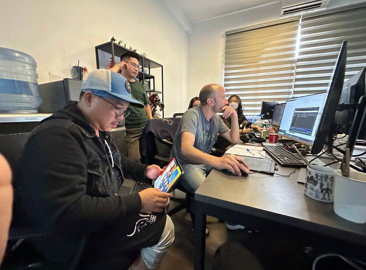 Đạo diễn Lê Thanh Sơn tích cực làm việc cùng ê kíp kỹ xảo