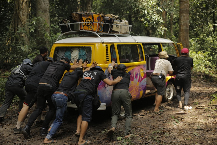 Cảnh quay trong rừng ở Thác Mai, Đồng Nai