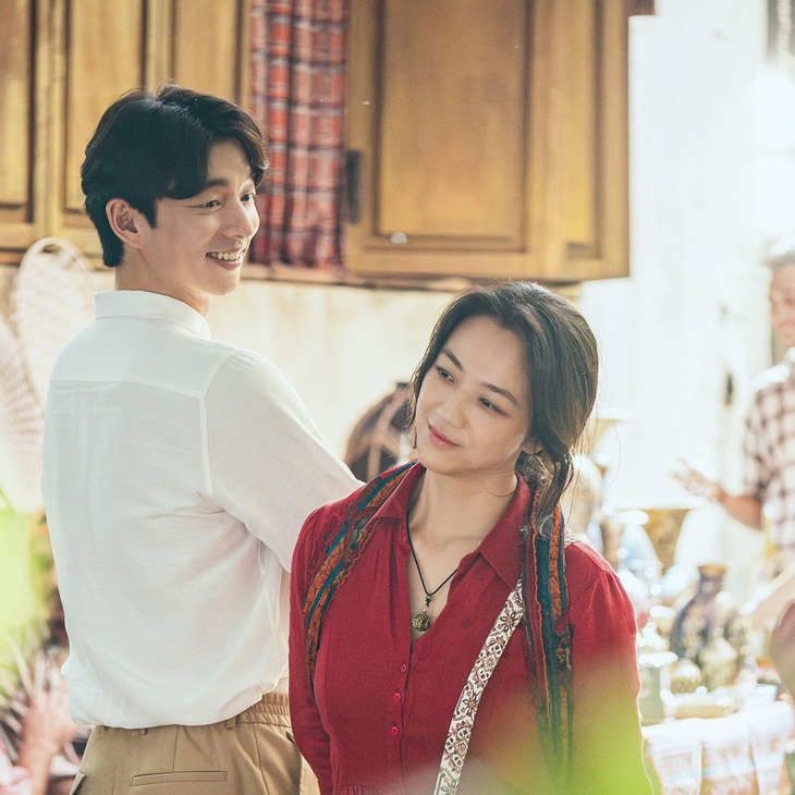 Bên cạnh chuyện tình buồn của Suzy và Park Bo Gum trong Wonderland, nhân vật của nữ diễn viên Trung Quốc Thang Duy và nam diễn viên Gong Yoo cũng khiến khán giả hết sức tò mò.