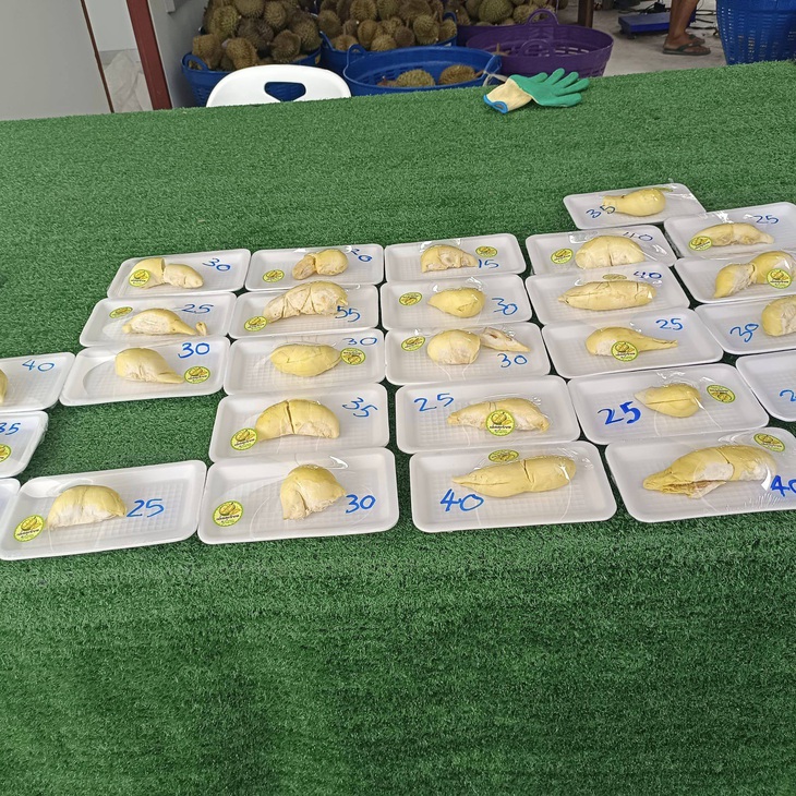 Ngoài mức giá 1 baht, chủ cửa hàng cũng đưa ra nhiều lựa chọn để phù hợp với từng khách hàng.