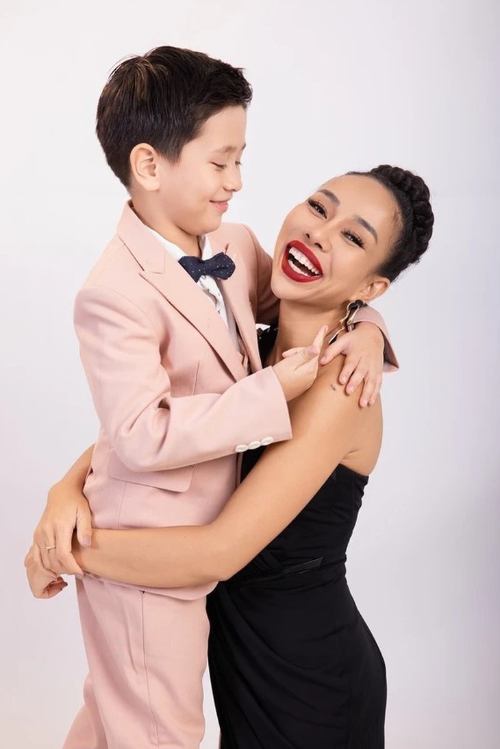 Thảo Trang và con trai Alex mà cô thường gọi vui là " A Lầy"