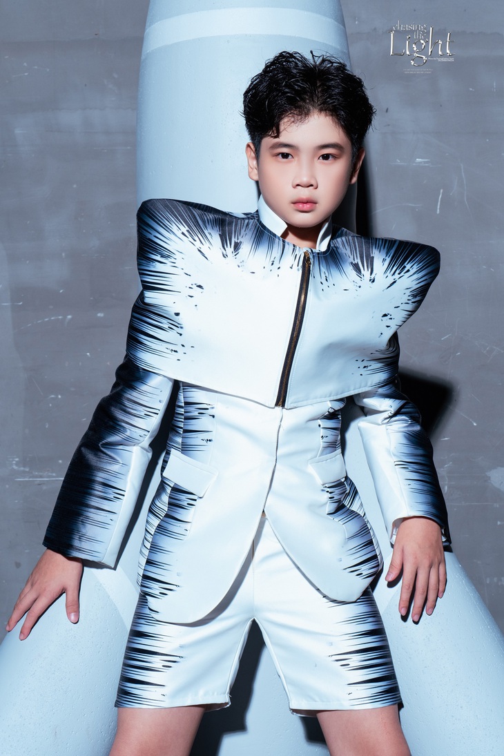 Chia sẻ về cảm xúc khi được vinh danh tại đêm gala, Bảo Long cho biết: "Quá nhiều cảm xúc bất ngờ trong con lúc này, khi được vinh danh con rất hạnh phúc. Con xin cảm ơn ba mẹ đã đồng hành và sát cánh cùng con, luôn ủng hộ con để con có cơ hội thực hiện được ước mơ bấy lâu nay con thầm ao ước."