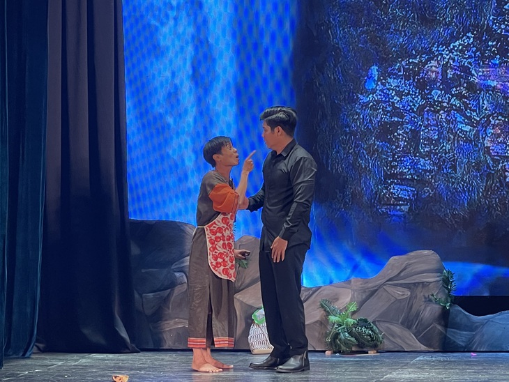 Càng về cuối, vở kịch càng gay cấn, cuốn hút khán giả với những tình tiết bất ngờ được mở ra.