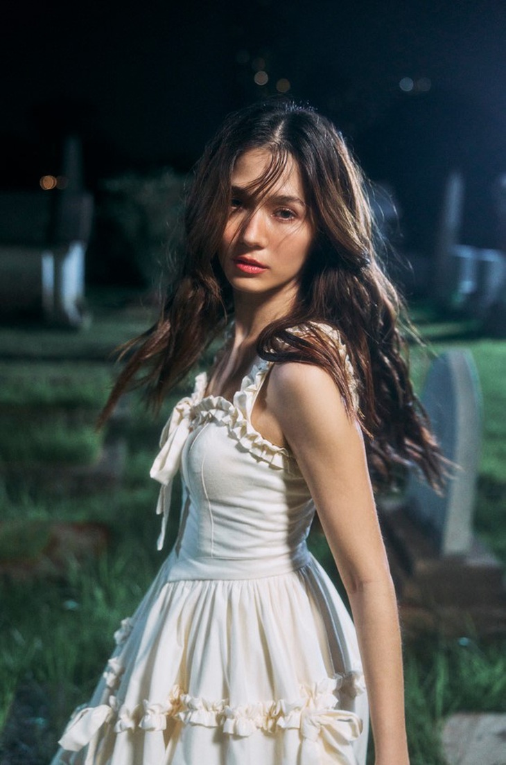 Violette Wautier gây sốc với MV quay trong nghĩa địa