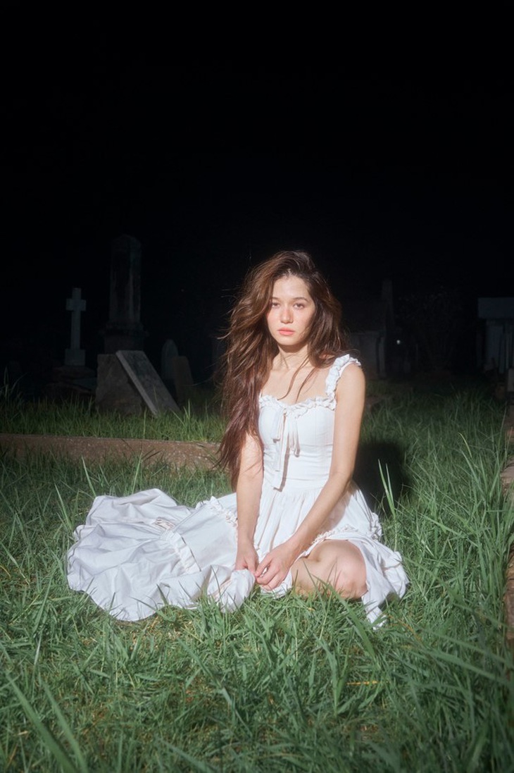 Mỹ nhân lai Thái Violette Wautier gây sốc với MV nhảy múa trong... nghĩa địa- Ảnh 5.