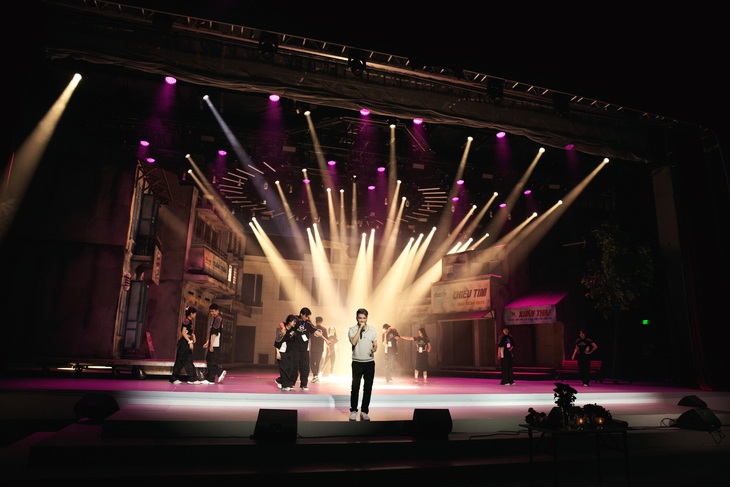 Danh ca Lê Uyên xuất hiện trẻ trung tại buổi tổng duyệt live show của Mr Đàm- Ảnh 4.