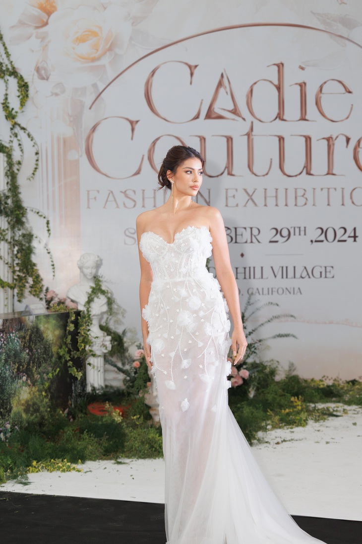 Á hậu 1 Anntonia Porsild - Hoa hậu Hoàn vũ 2023 sẽ cùng với người mẫu Lukkade Metinee và hoa hậu Hương Giang đảm nhận vai trò diễn vedette trong show diễn Cadie Couture.